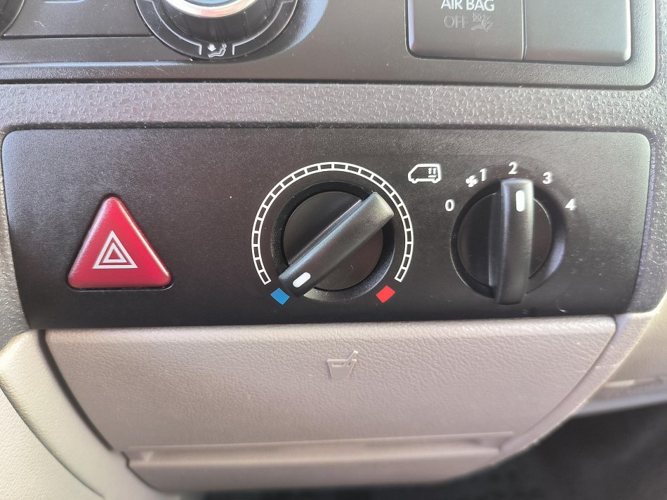Volkswagen Transporter 2.0 TDi  9míst