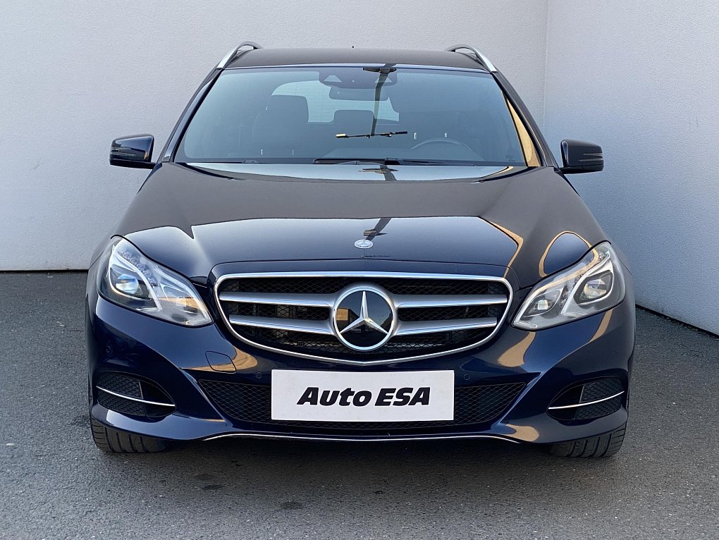 Mercedes-Benz Třída E 3.0 CDi Avantgarde E350 4M