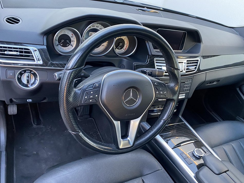 Mercedes-Benz Třída E 3.0 CDi Avantgarde E350 4M