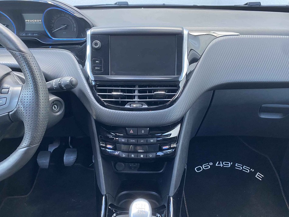Peugeot 2008 1.2PT Crossway