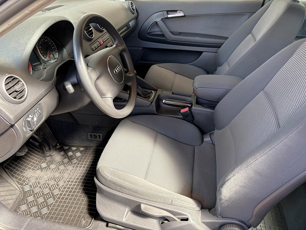 Audi A3 1.6i 