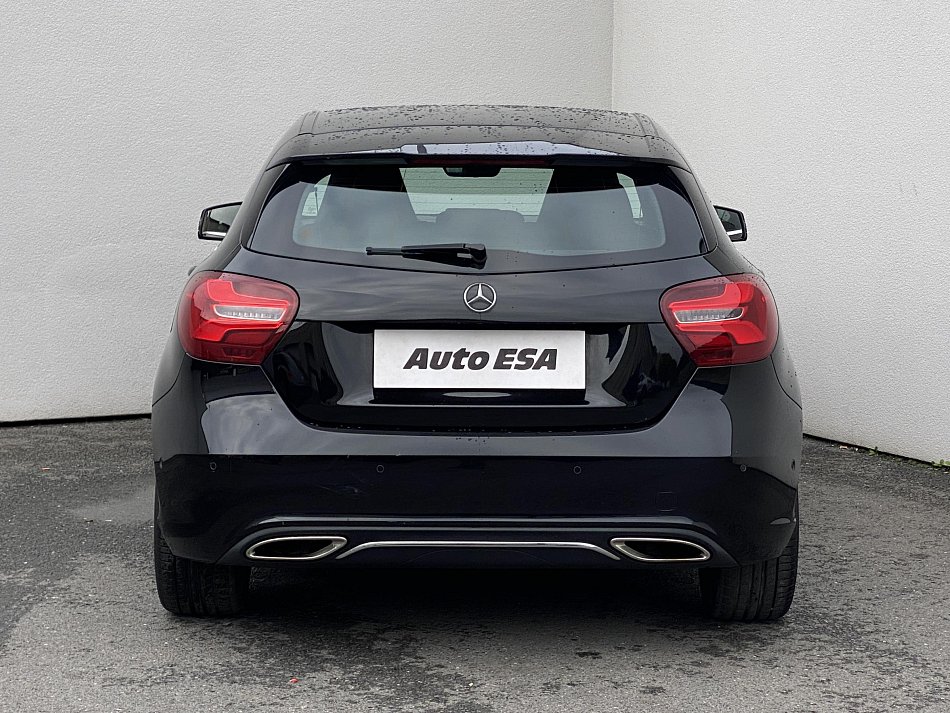 Mercedes-Benz Třída A 1.6i Sport A180