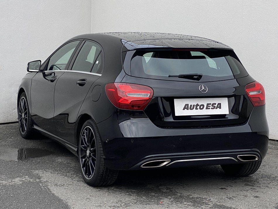 Mercedes-Benz Třída A 1.6i Sport A180