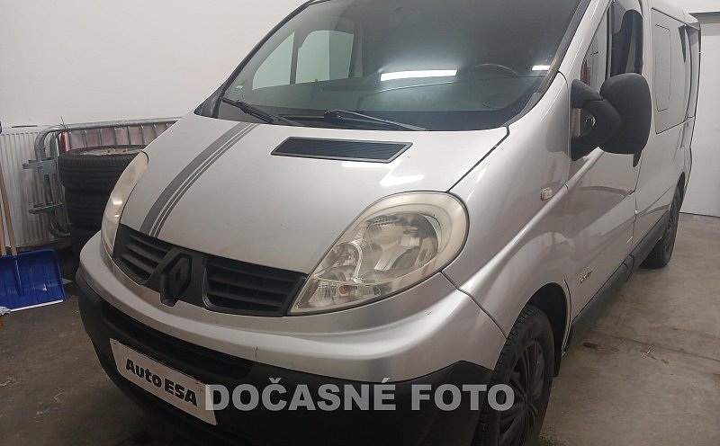Renault Trafic 2.0dCi  8míst
