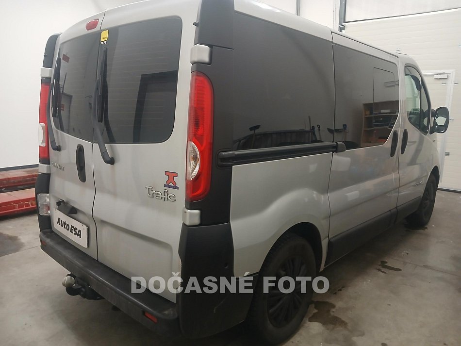 Renault Trafic 2.0dCi  8míst