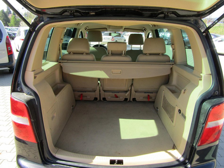 Volkswagen Touran 1.6FSi 