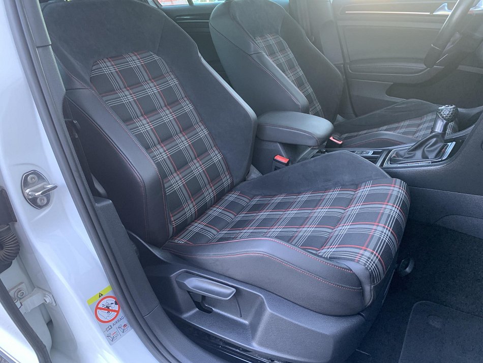 Volkswagen Golf 2.0 TSi GTi