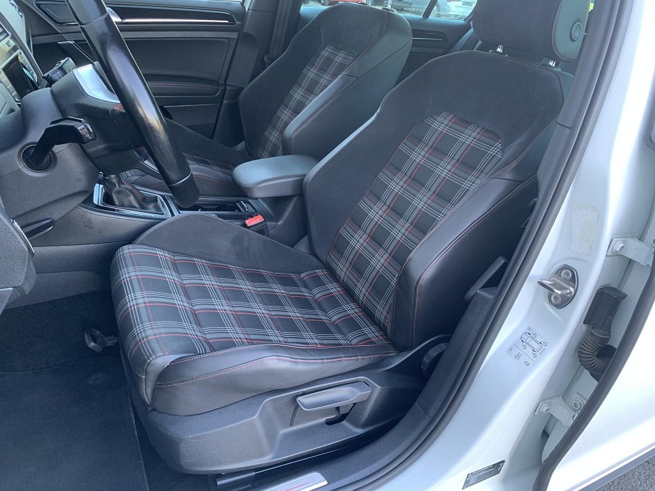 Volkswagen Golf 2.0 TSi GTi