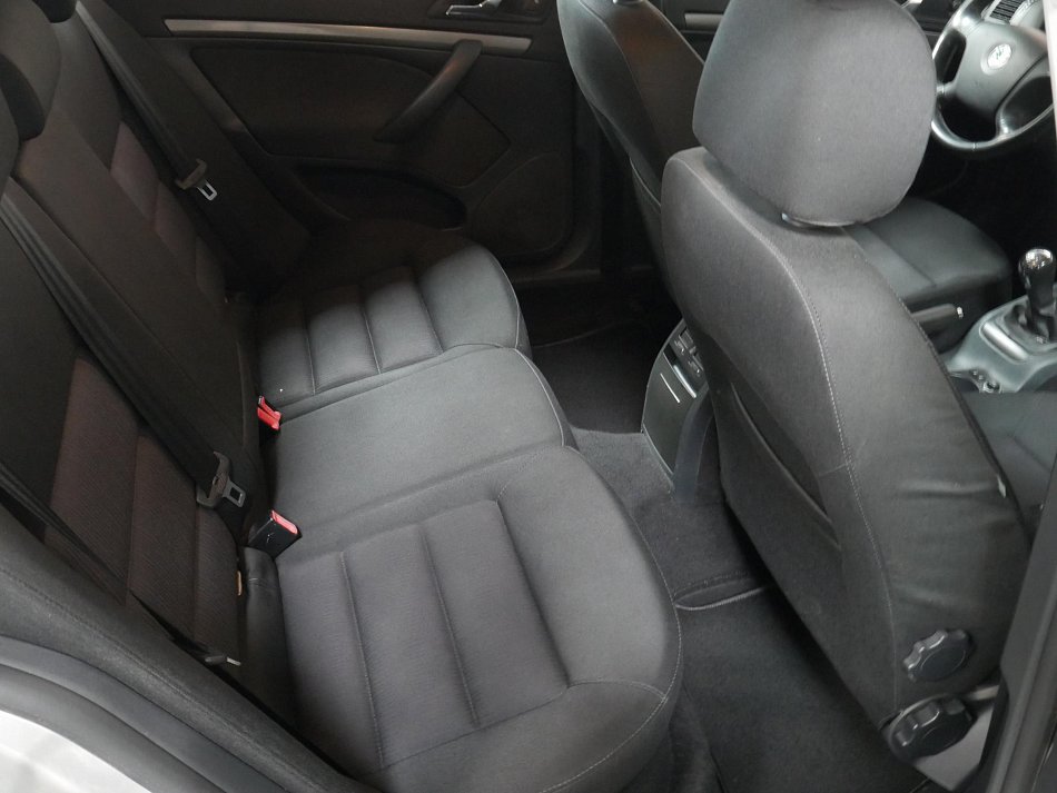 Škoda Octavia II 1.6 TDi Elegance