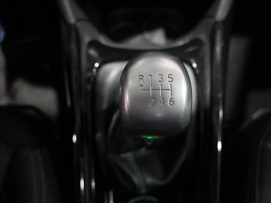 Peugeot 2008 1.2 PT Crossway