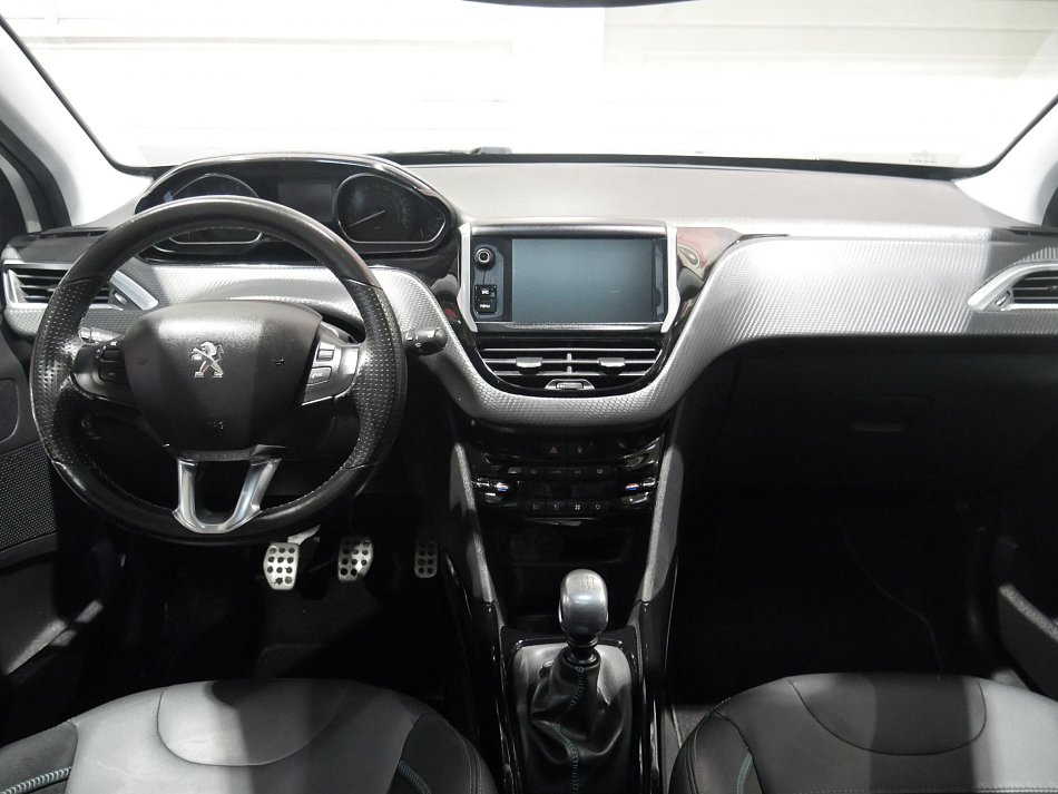 Peugeot 2008 1.2 PT Crossway