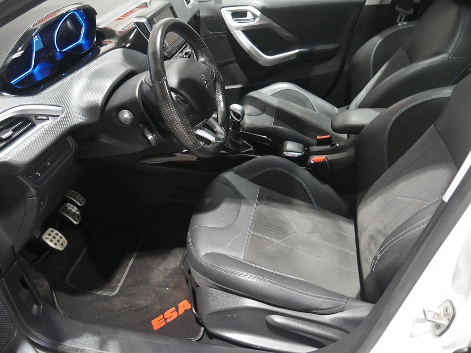 Peugeot 2008 1.2 PT Crossway