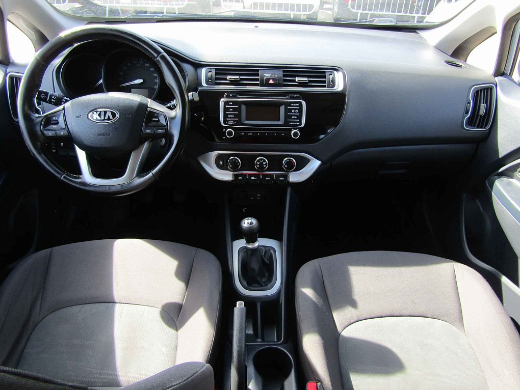 Kia Rio 1.3i 
