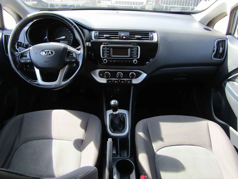 Kia Rio 1.3i 