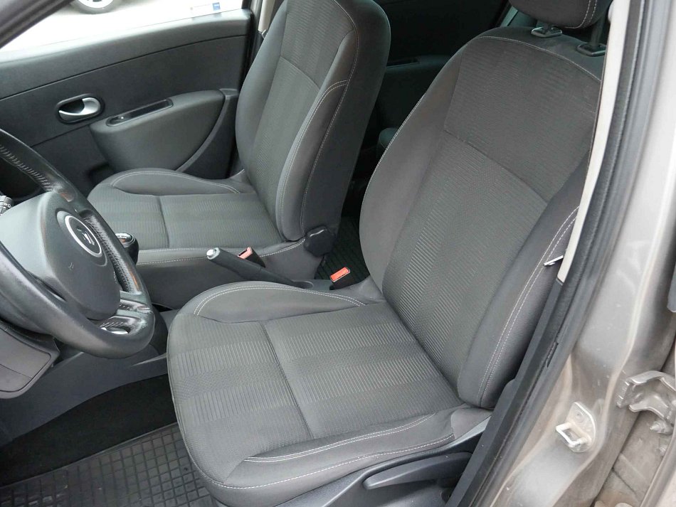 Renault Clio 1.2 16V 