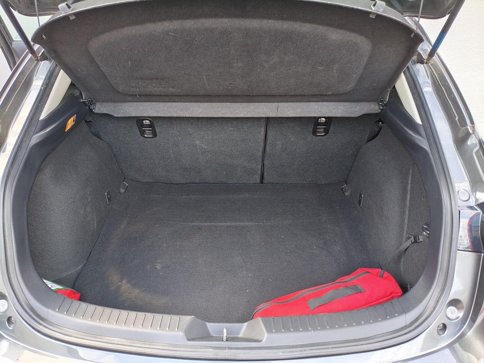 Mazda 3 2.0i 