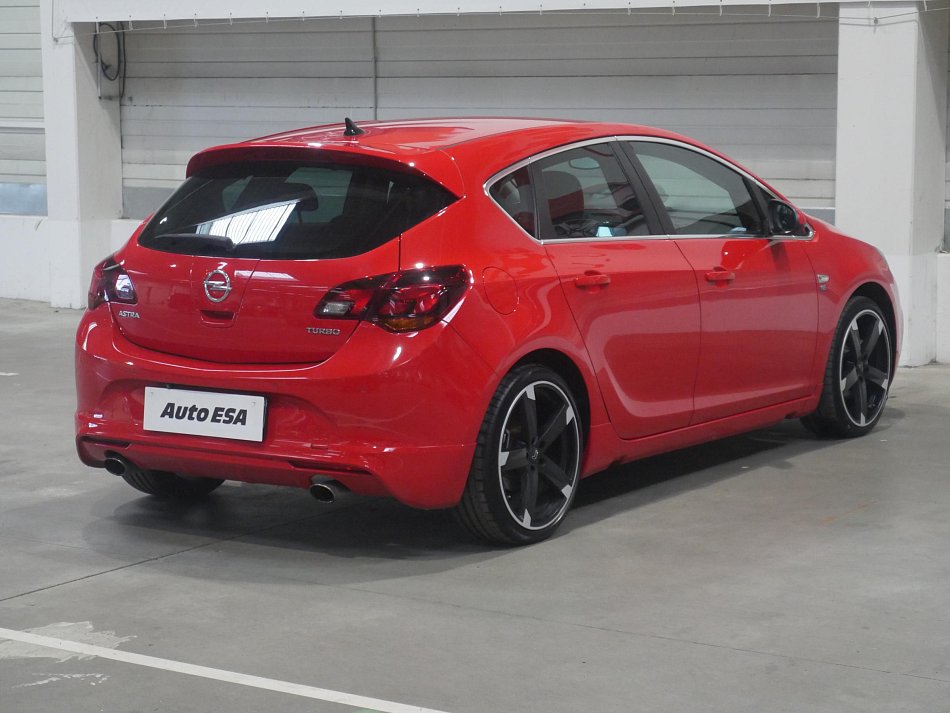 Opel Astra 1.4 Turbo OPC line