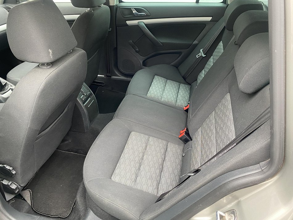 Škoda Octavia II 1.6 TDi Ambition
