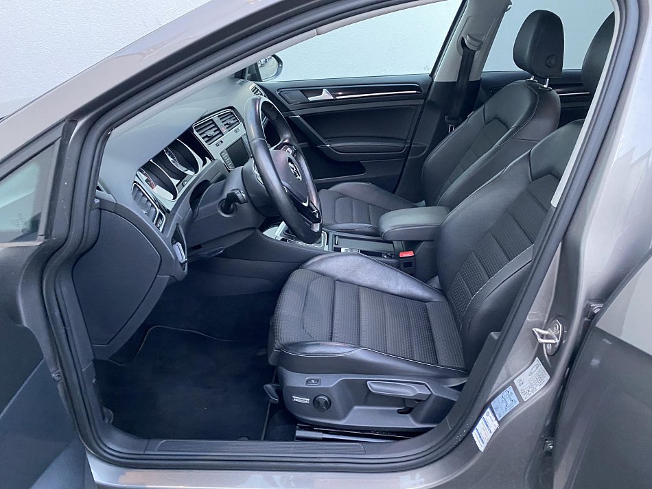 Volkswagen Golf 1.4 TSI 