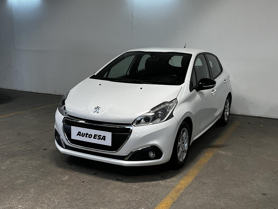 Peugeot 208 1.2i 