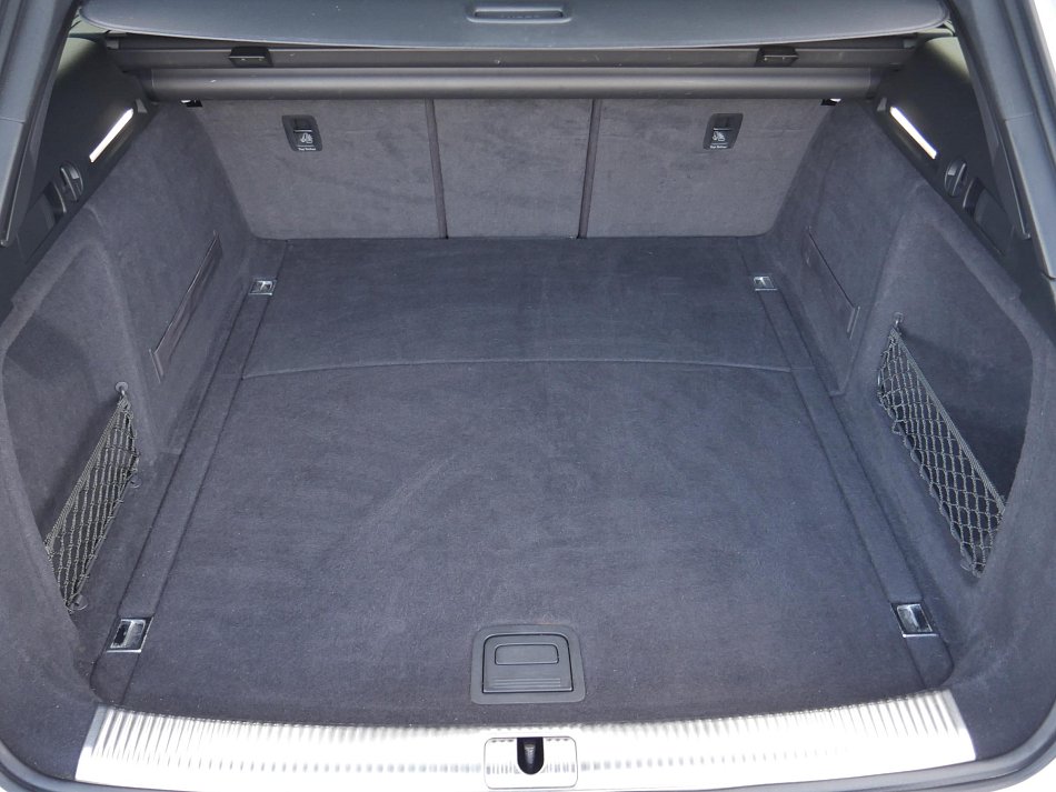 Audi A4 2.0 TDi S-line Quattro