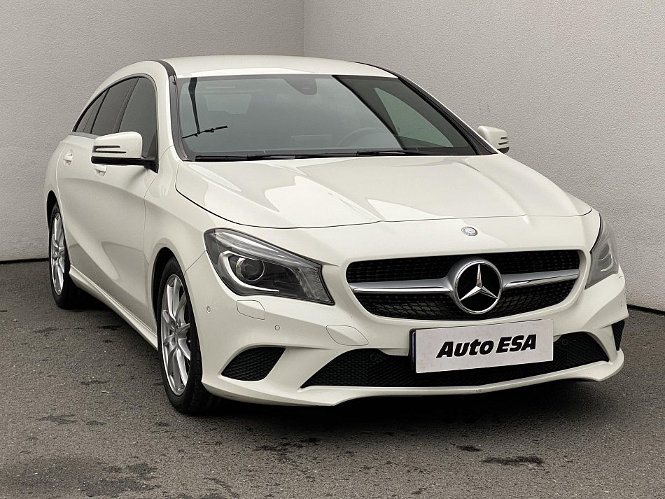 Mercedes-Benz CLA 1.6i  CLA180