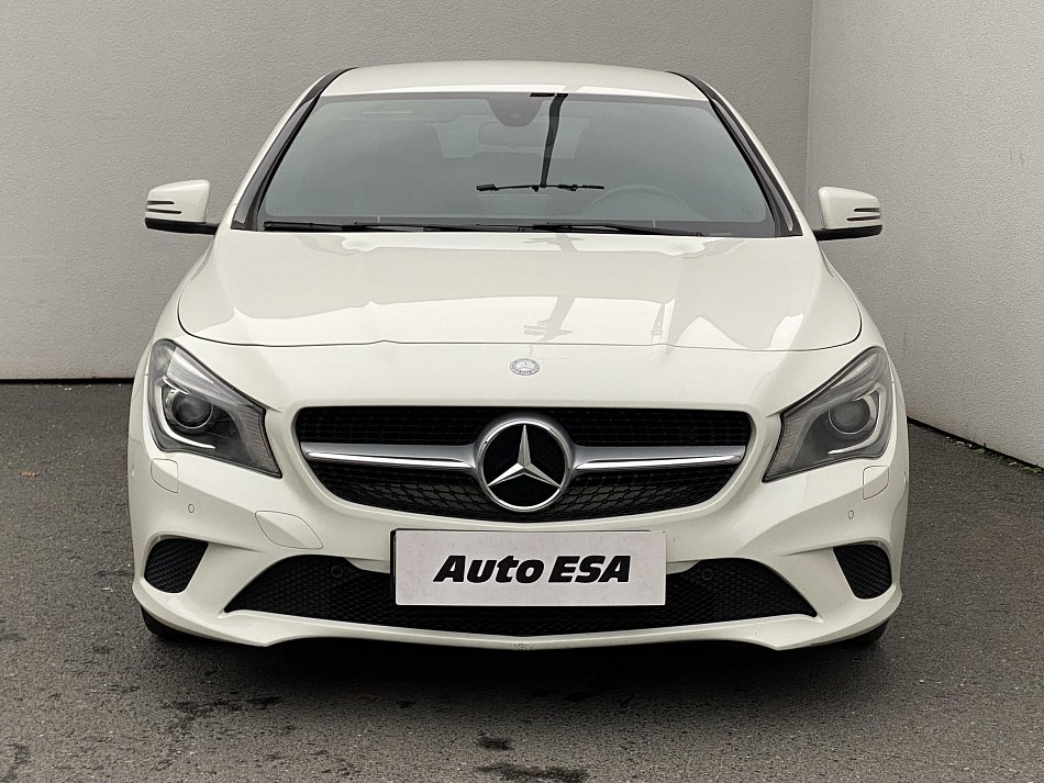 Mercedes-Benz CLA 1.6i  CLA180