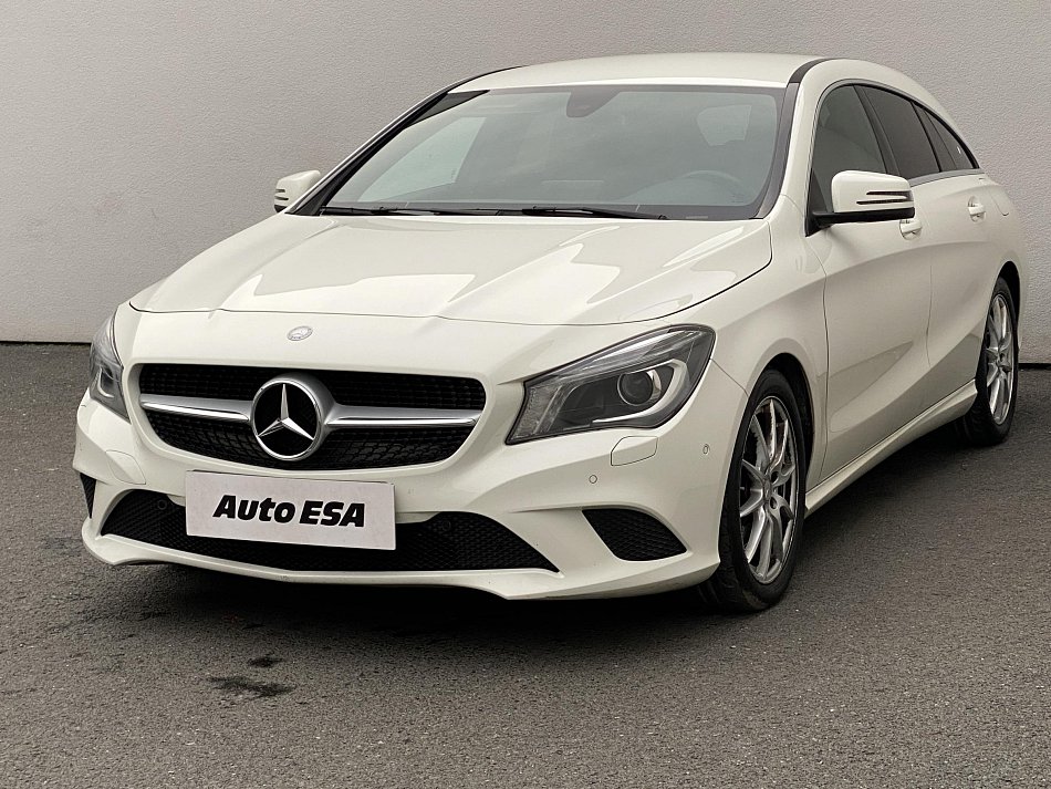 Mercedes-Benz CLA 1.6i  CLA180