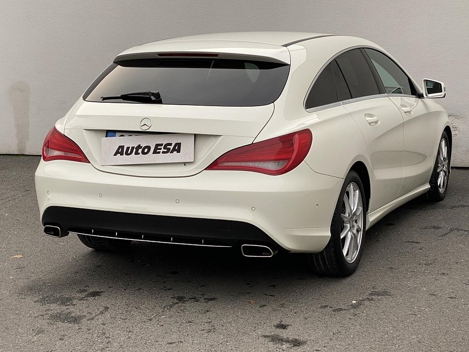 Mercedes-Benz CLA 1.6i  CLA180