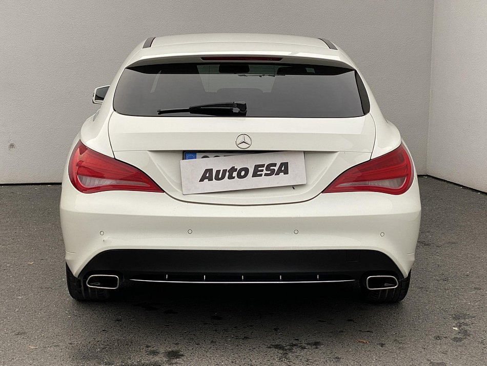Mercedes-Benz CLA 1.6i  CLA180