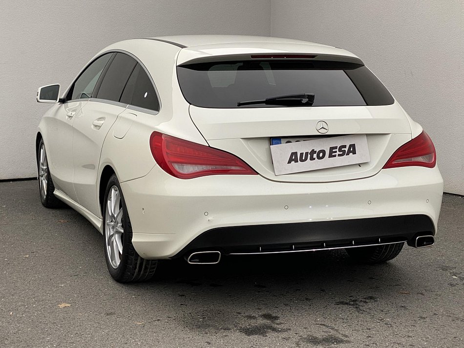 Mercedes-Benz CLA 1.6i  CLA180