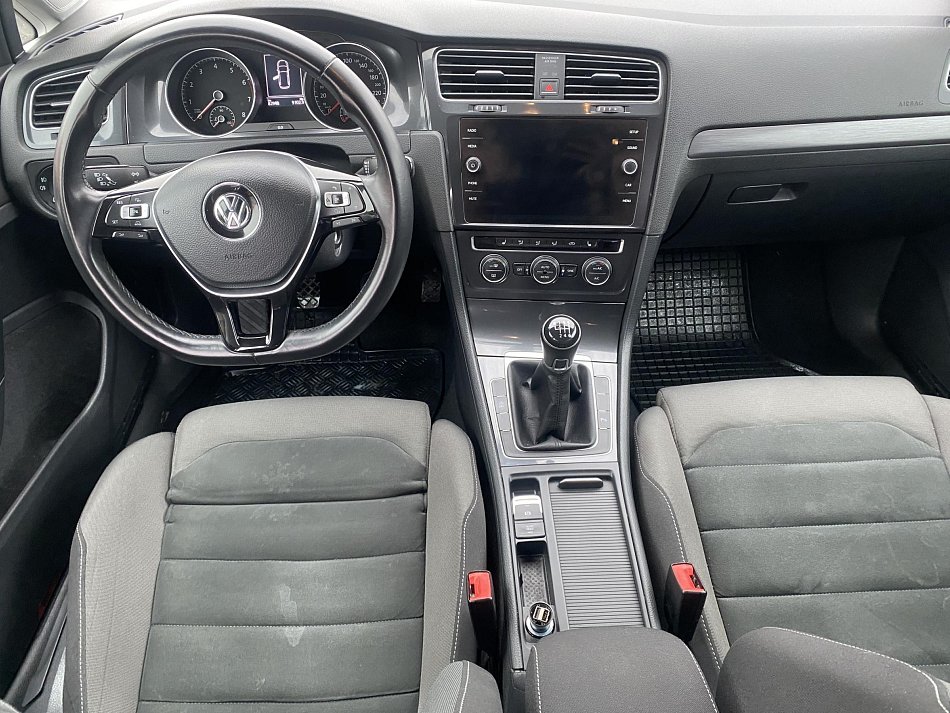 Volkswagen Golf 1.0 TSI 