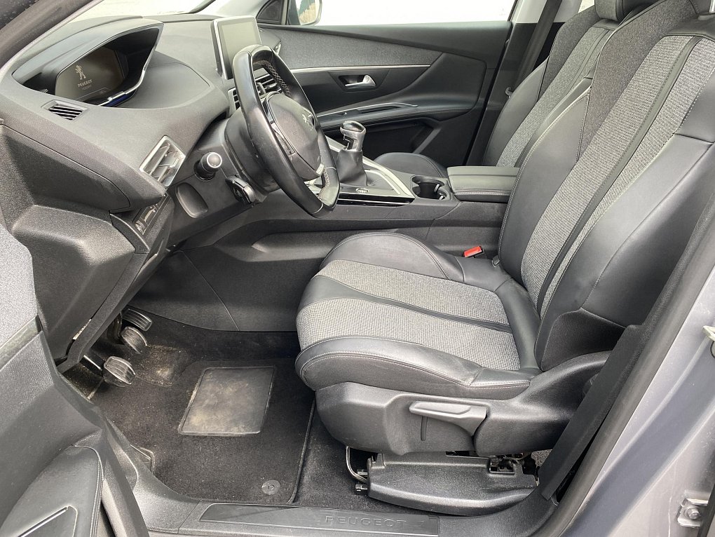 Peugeot 3008 1.2PT Allure