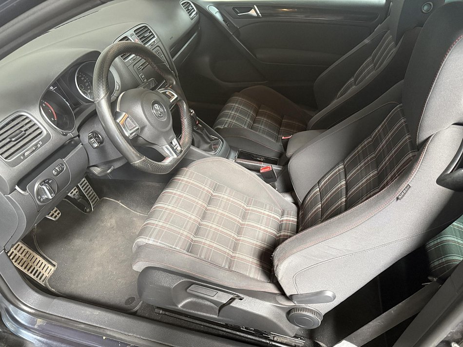 Volkswagen Golf 2.0 TSi 