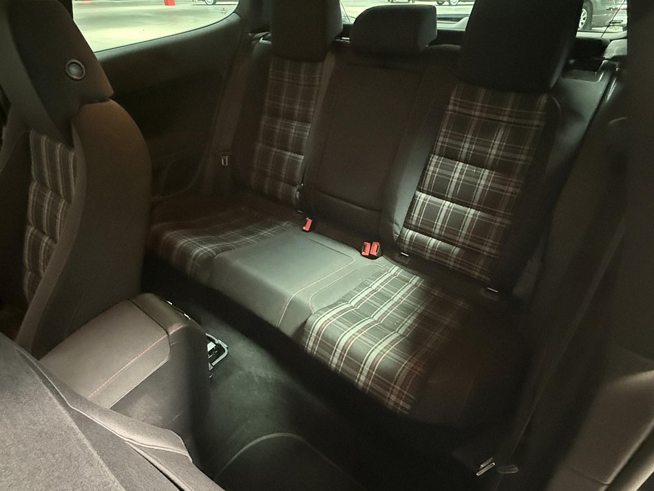Volkswagen Golf 2.0 TSi 