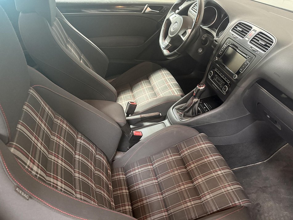 Volkswagen Golf 2.0 TSi 