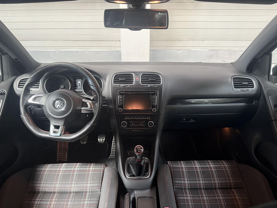 Volkswagen Golf 2.0 TSi 