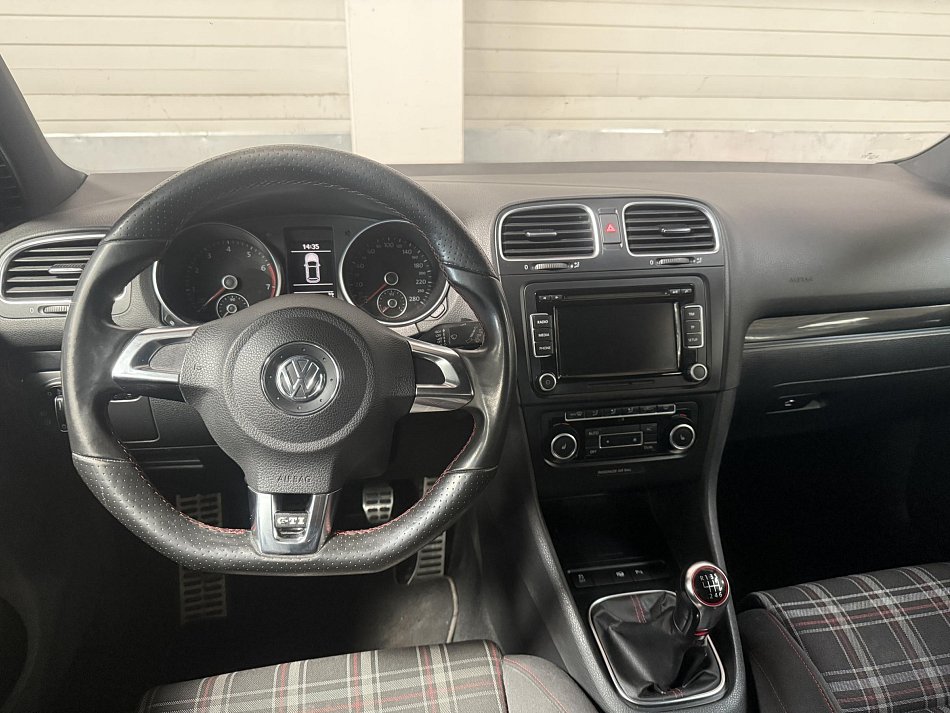 Volkswagen Golf 2.0 TSi 