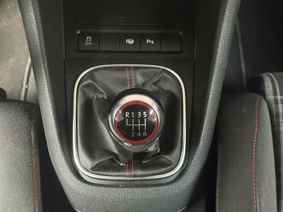 Volkswagen Golf 2.0 TSi 