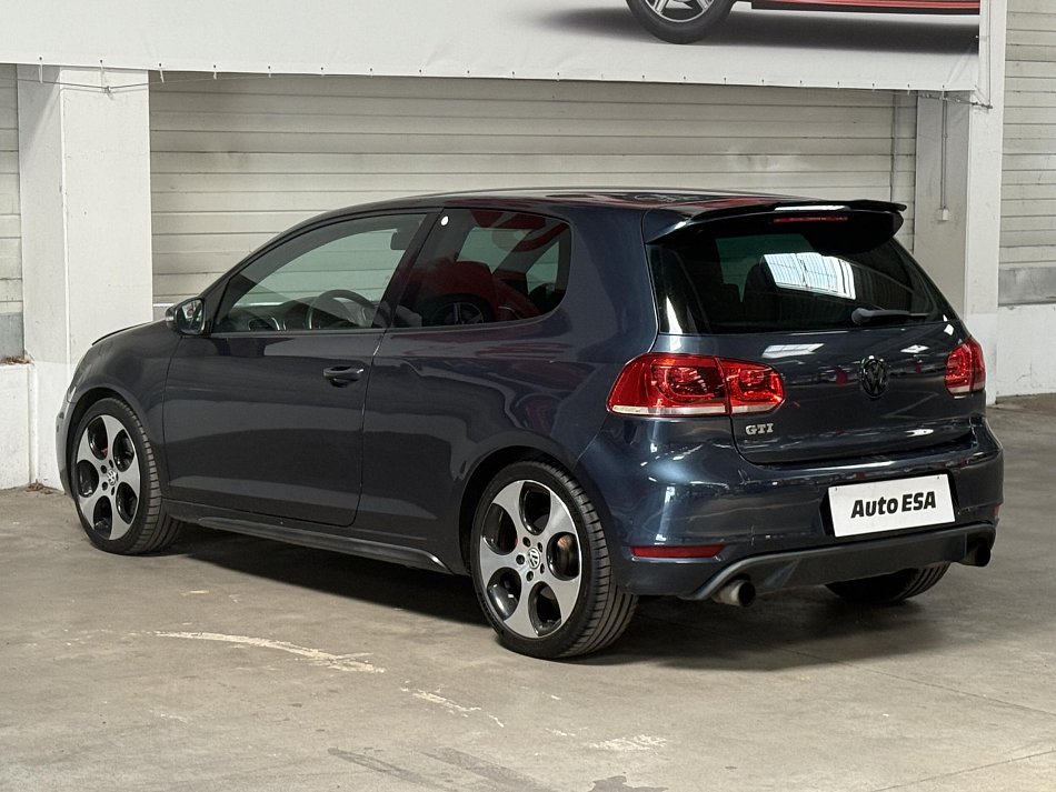 Volkswagen Golf 2.0 TSi 