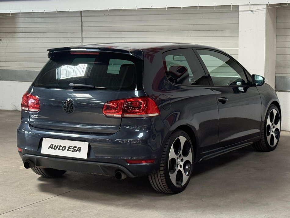 Volkswagen Golf 2.0 TSi 