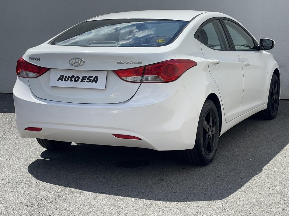 Hyundai Elantra 1.6 