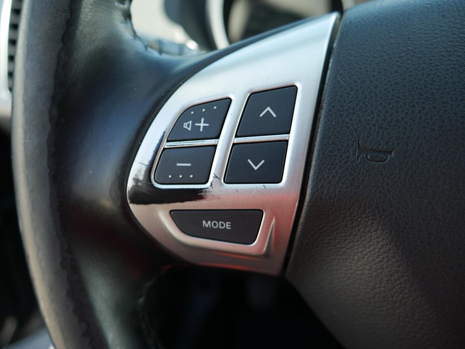 Citroën C-Crosser 2.2HDi  7míst, 4x4