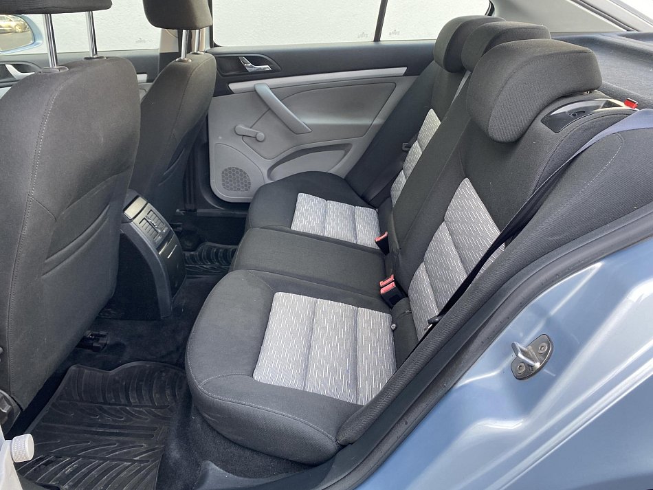 Škoda Octavia II 1.6 MPi Ambiente