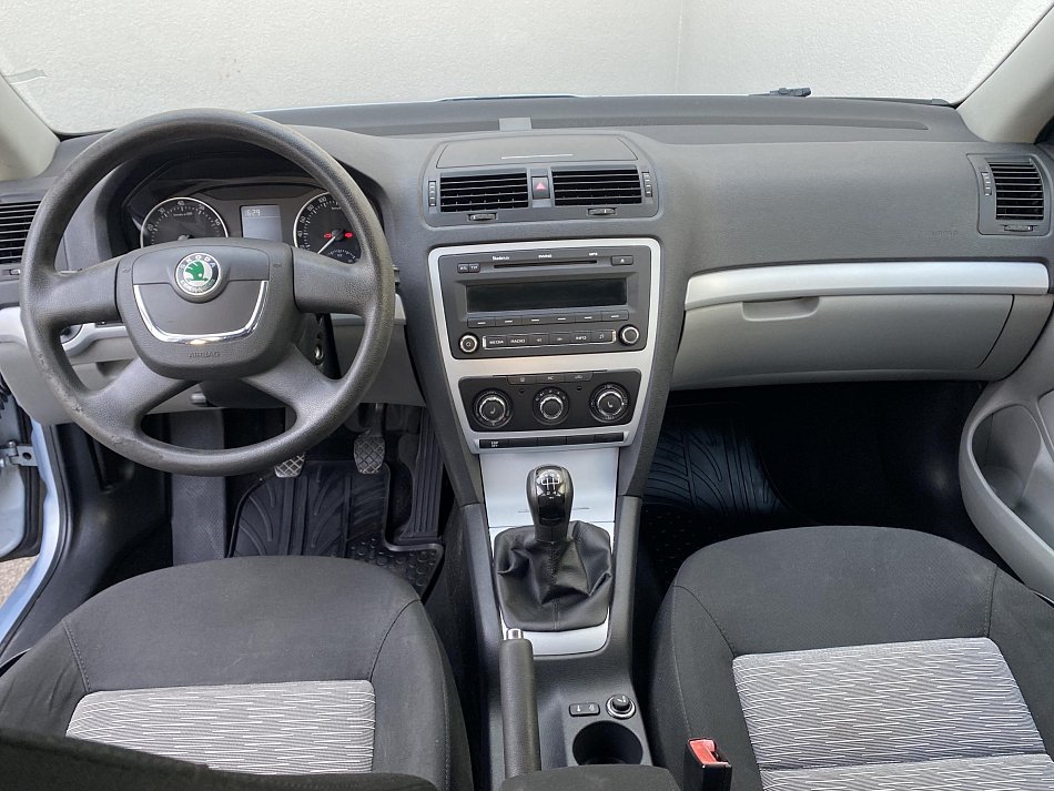 Škoda Octavia II 1.6 MPi Ambiente
