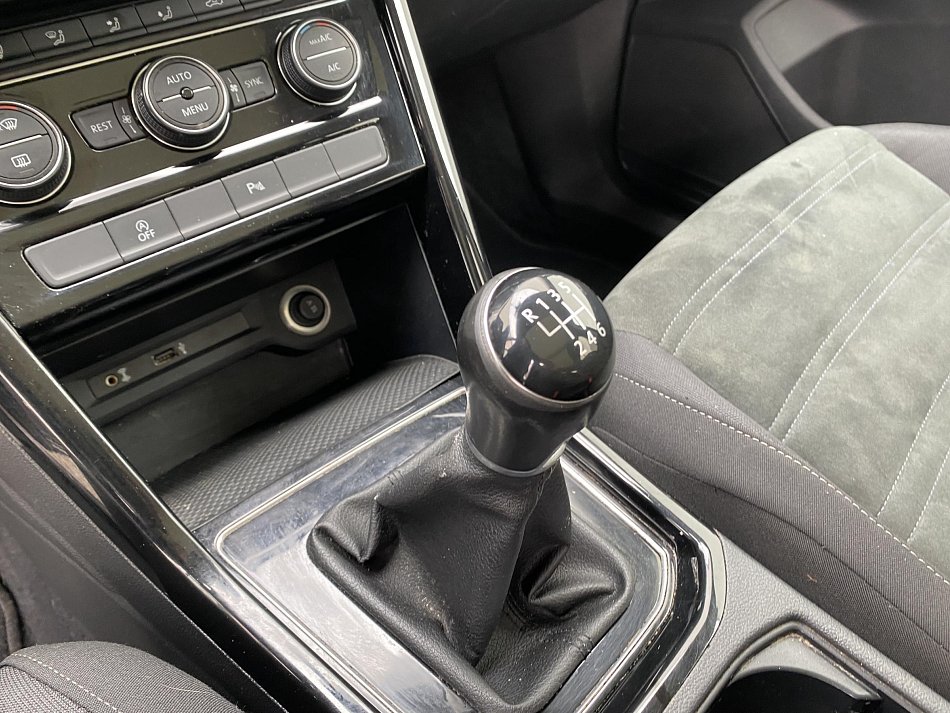 Volkswagen Touran 2.0 TDi 