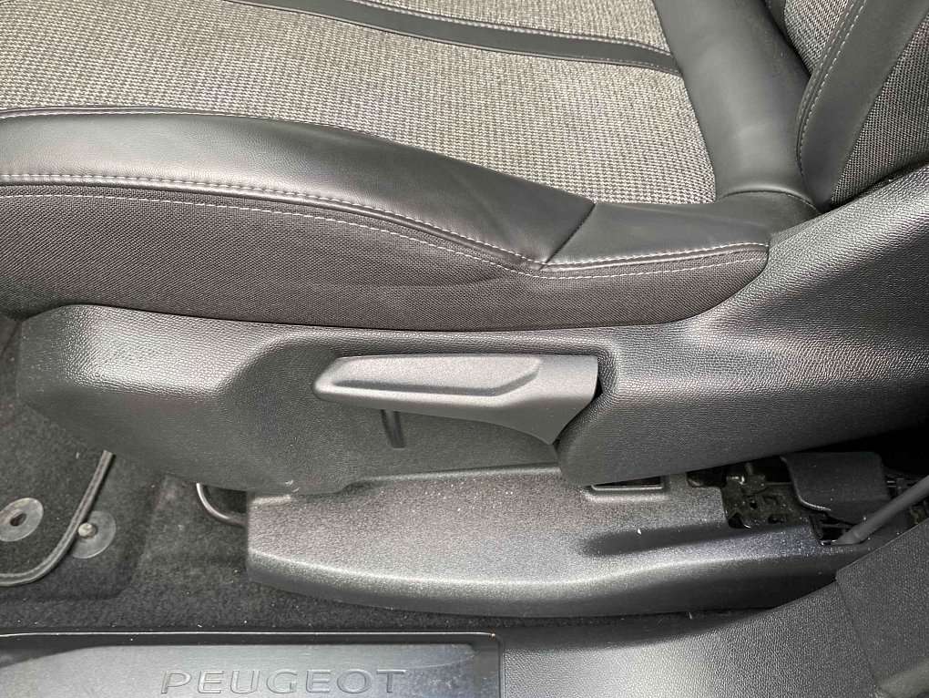 Peugeot 3008 2.0 HDi Allure