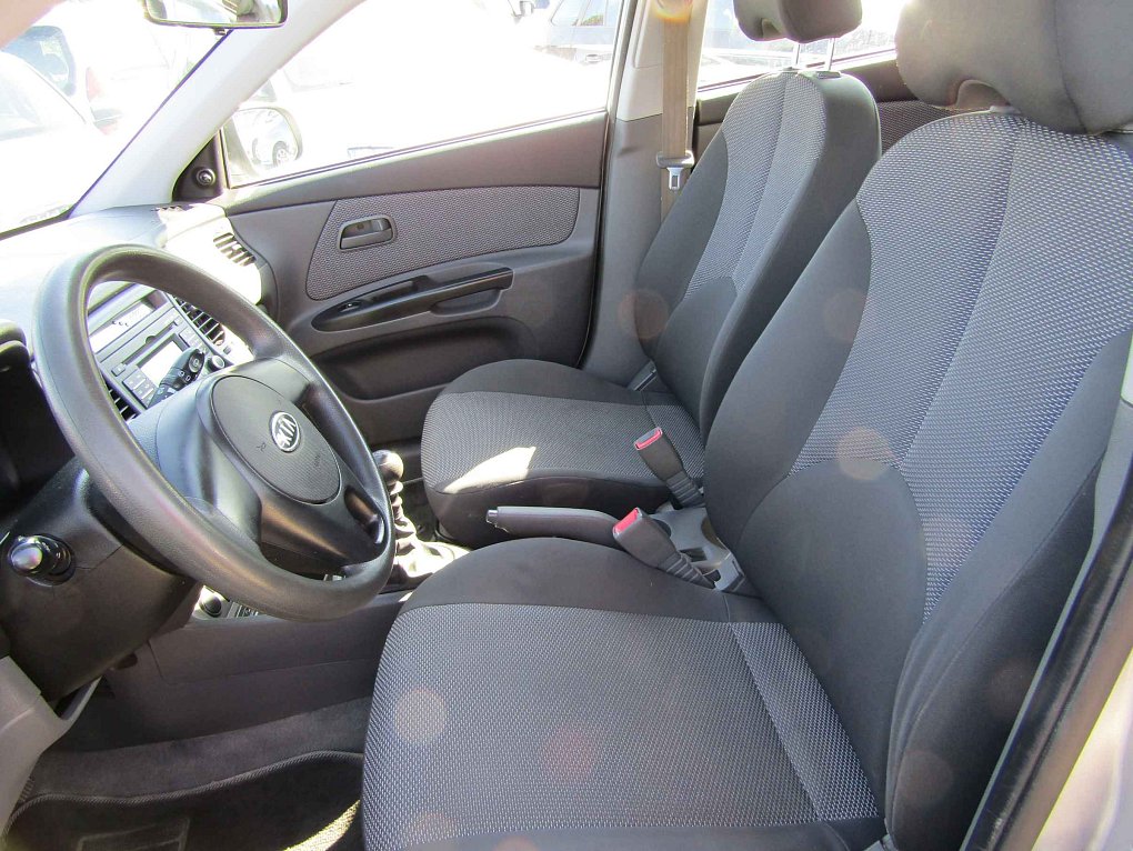 Kia Rio 1.4i 