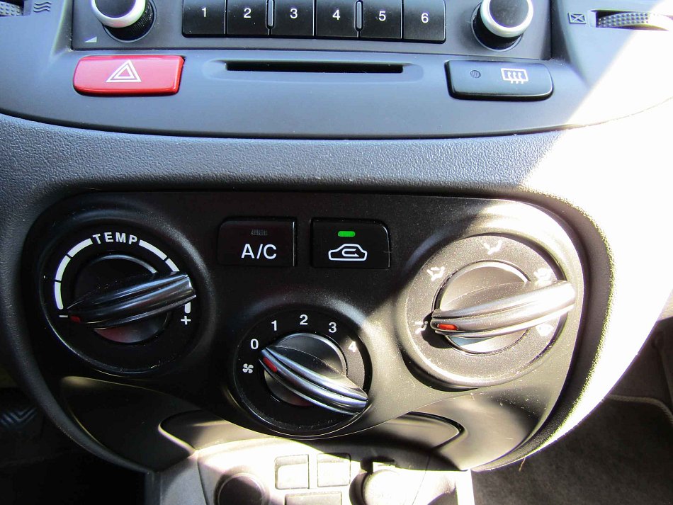Kia Rio 1.4i 