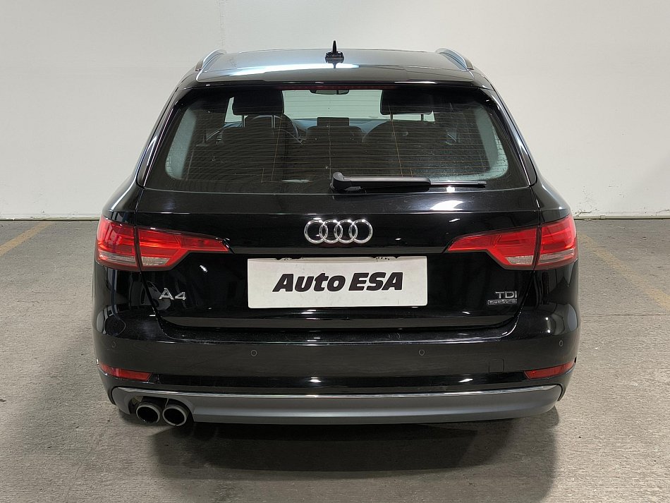 Audi A4 3.0 TDi V6 S-line Quattro